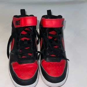 nikes court borough mid 2